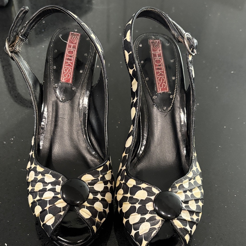 Vintage Hot Kiss Black and Cream Patterned Slingback Heels - Picture 2 of 5